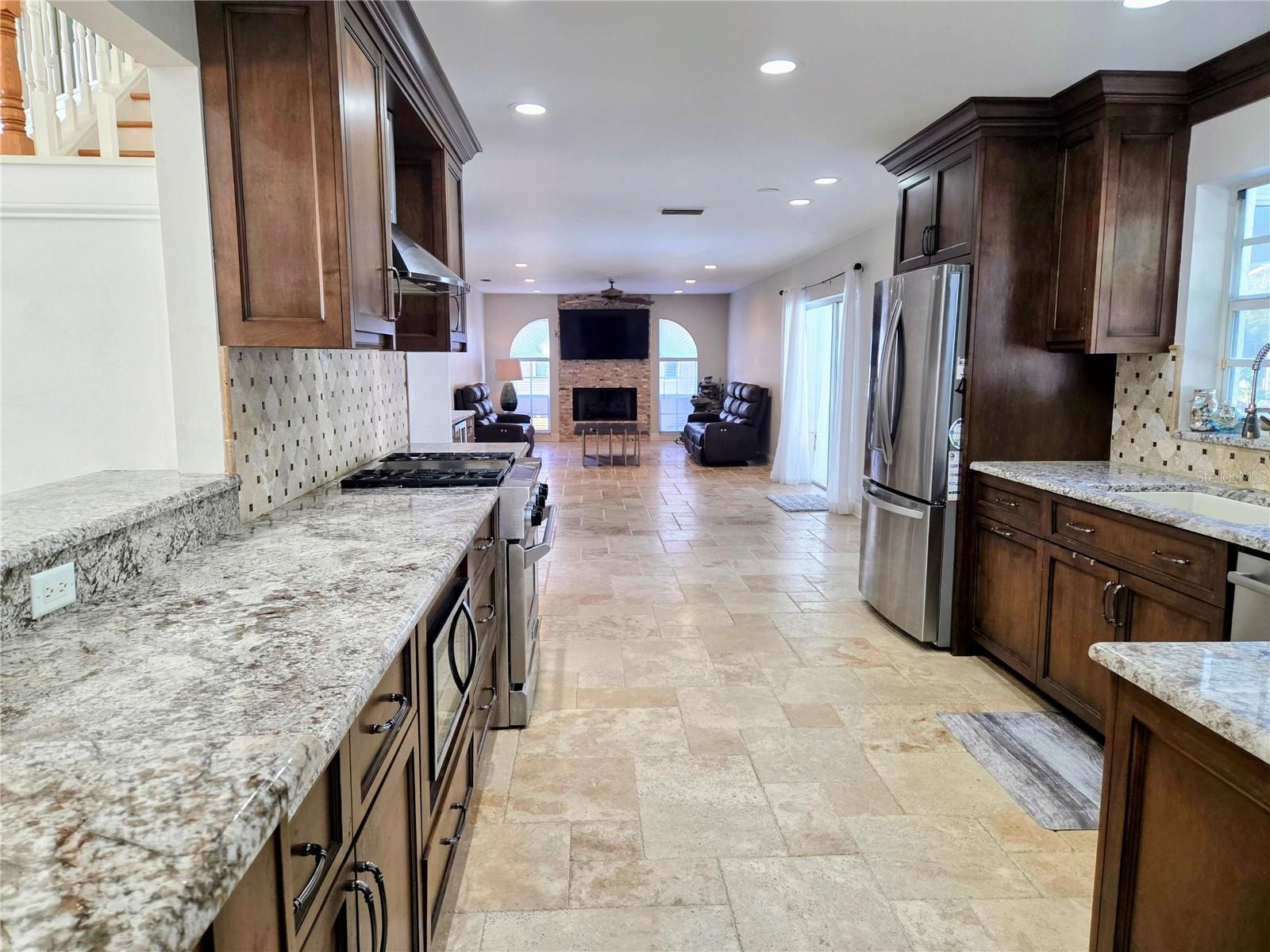 Image 4 of 6 For 9149 Maple Court