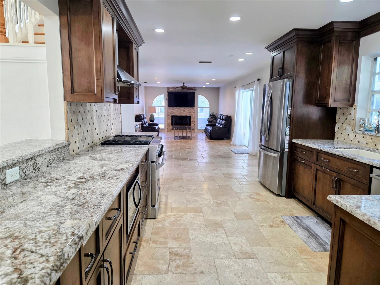 Image 6 of 6 For 9149 Maple Court