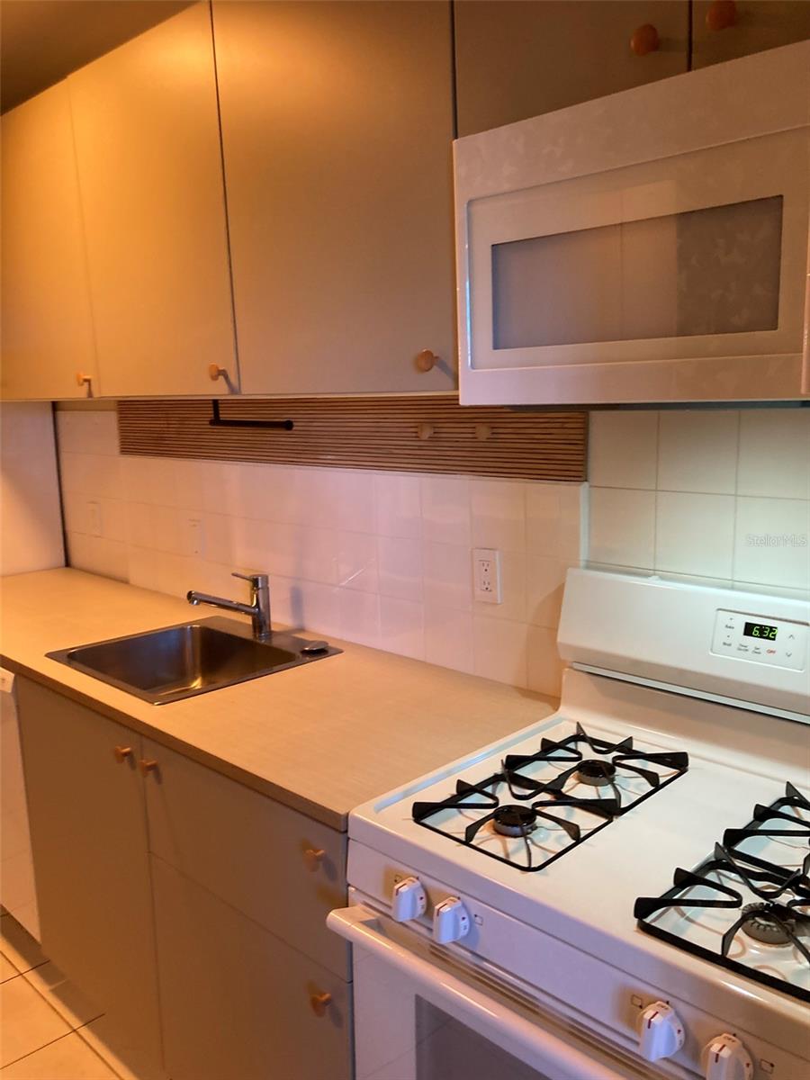 Image 8 of 47 For 5660 80th Street N C101