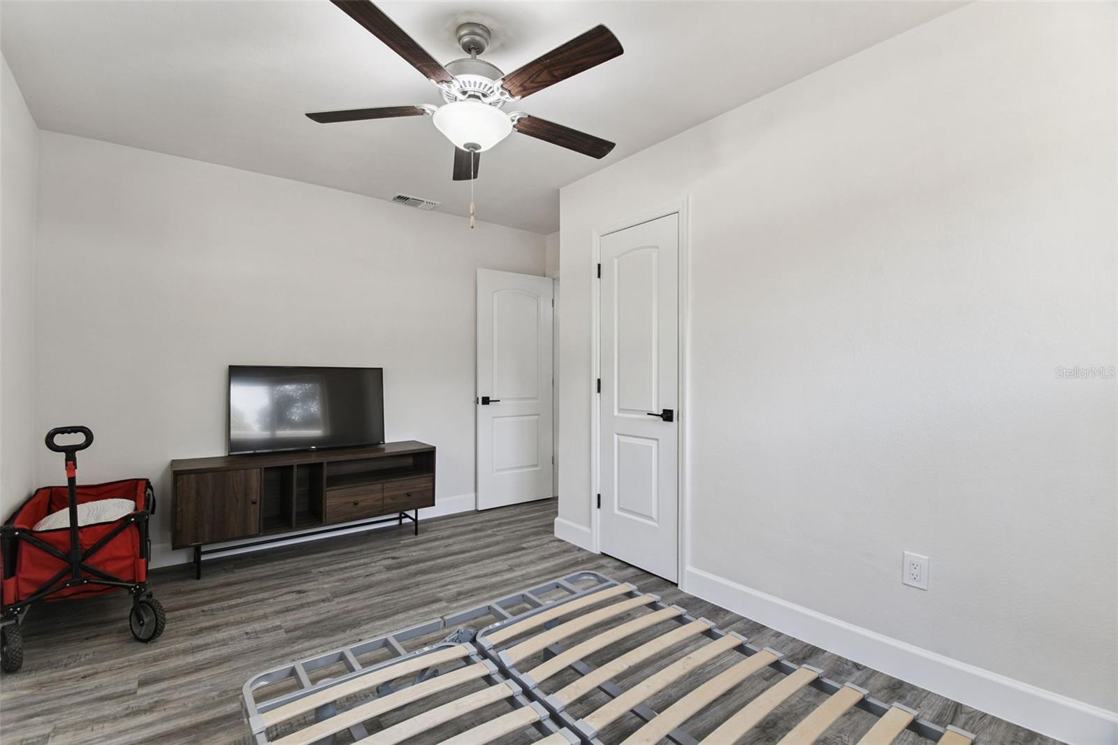 Image 21 of 45 For 4706 Catherine Street