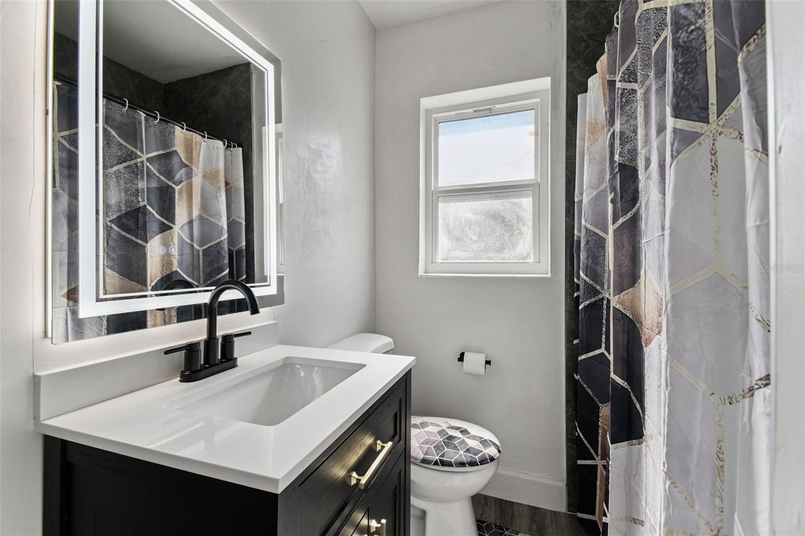 Image 22 of 45 For 4706 Catherine Street