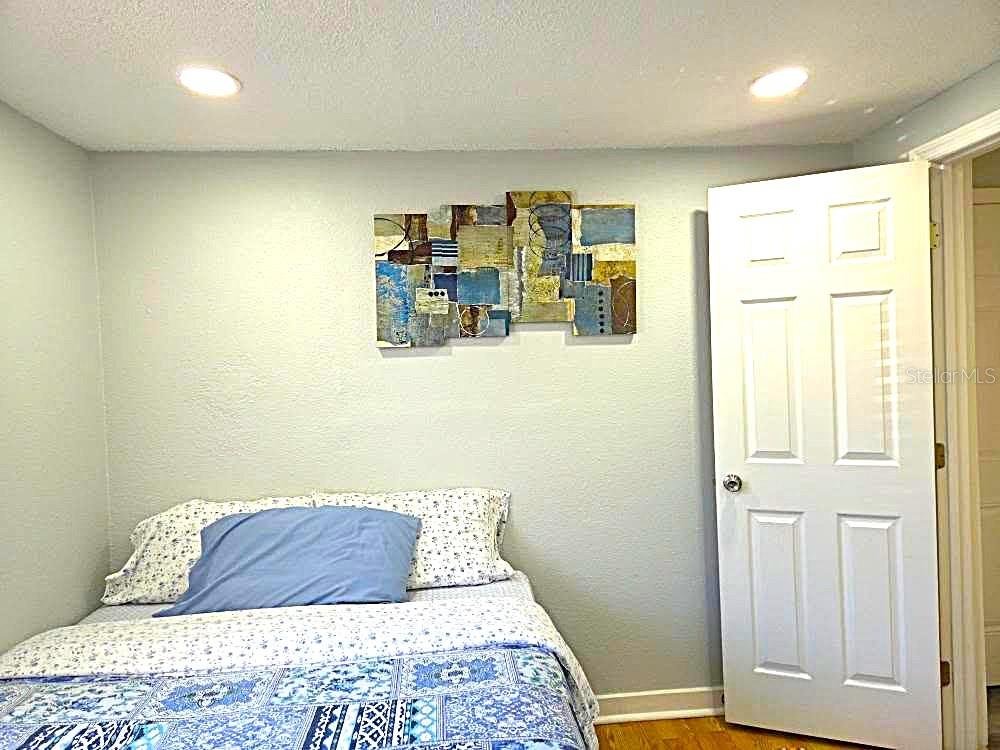 Image 13 of 17 For 6886 49th Avenue N