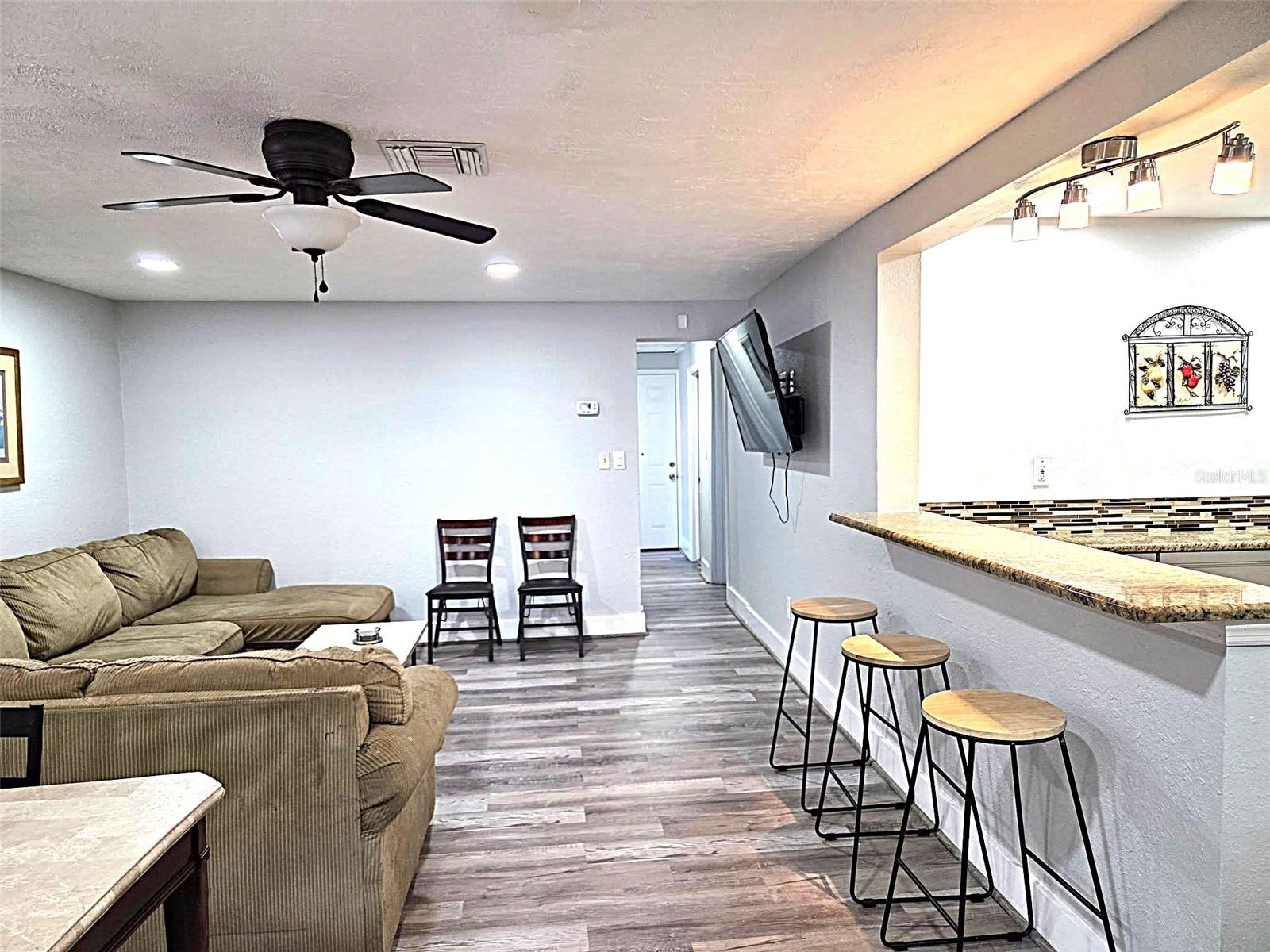 Image 3 of 17 For 6886 49th Avenue N