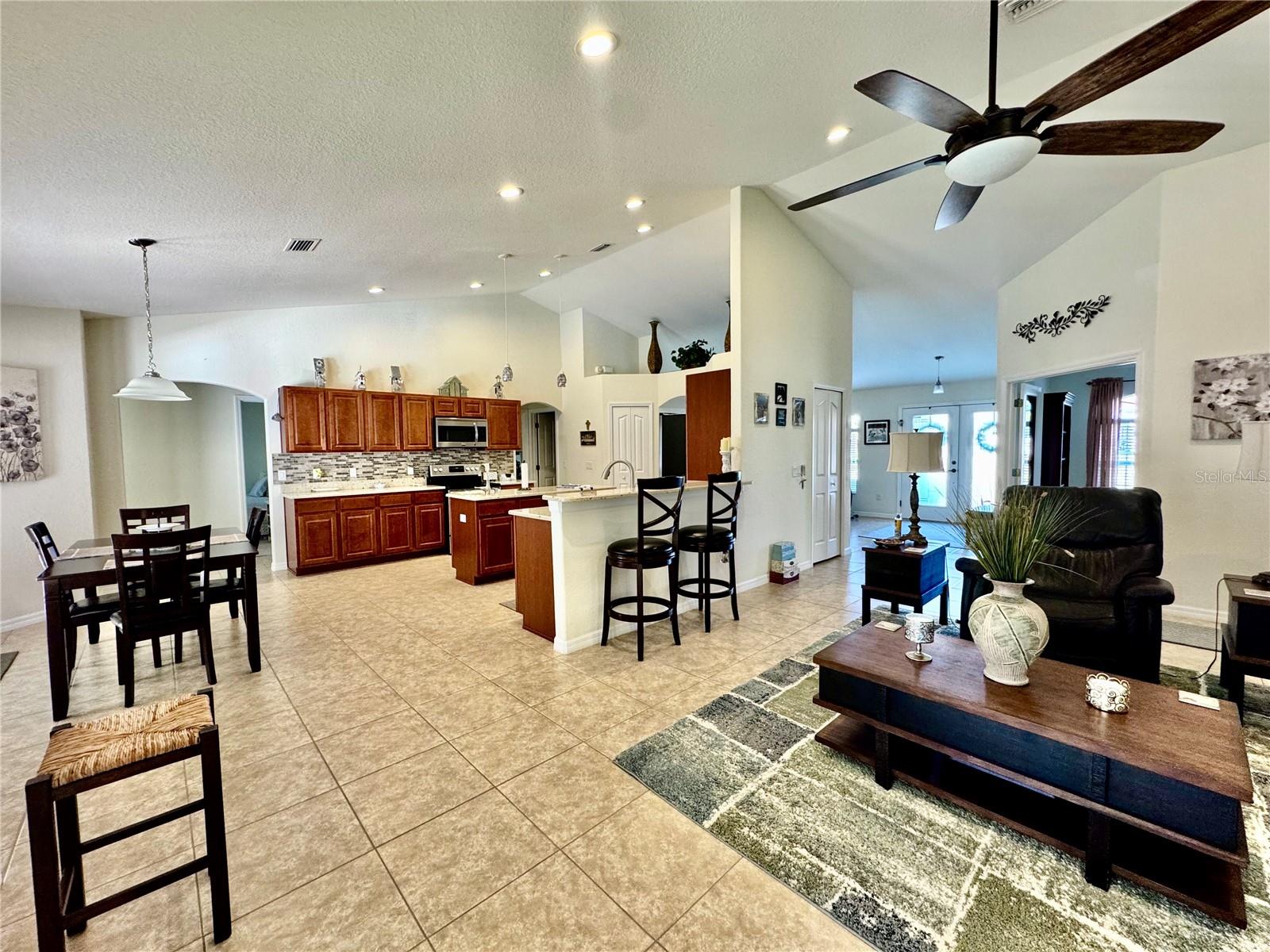 Image 10 of 79 For 13150 Don Loop