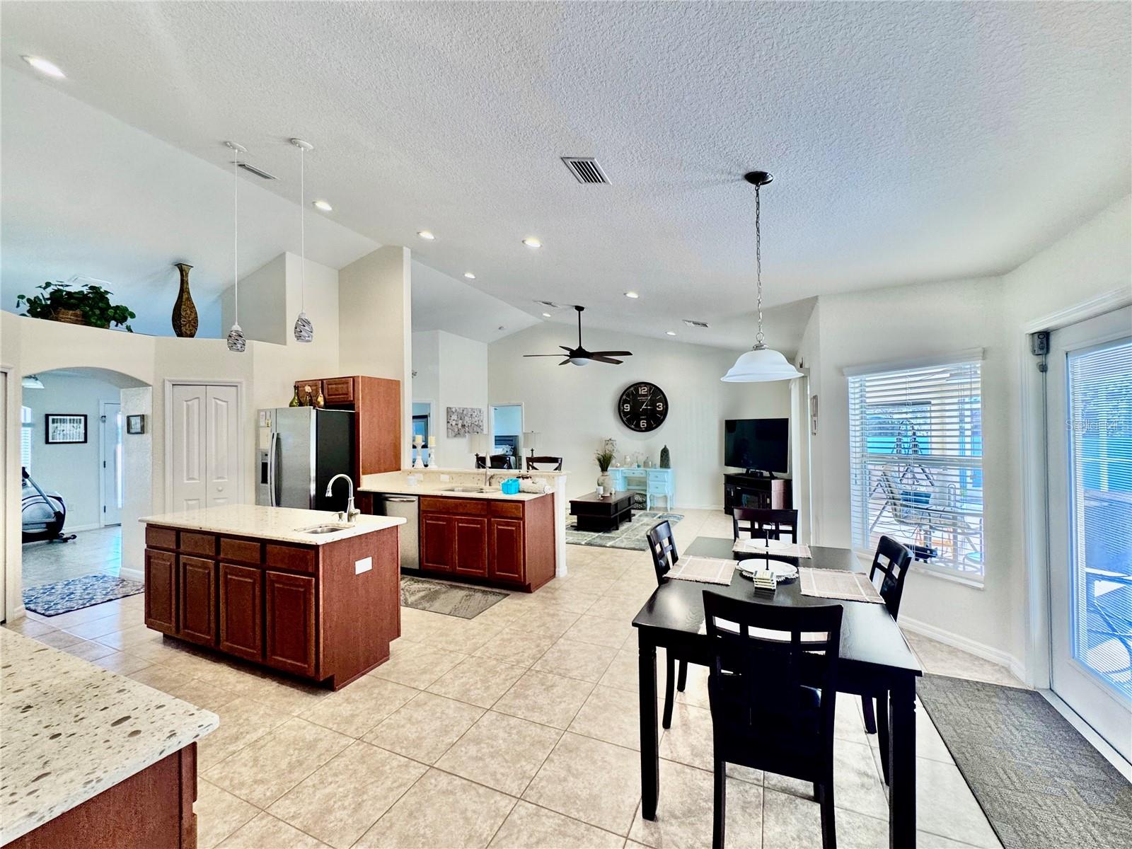 Image 14 of 79 For 13150 Don Loop