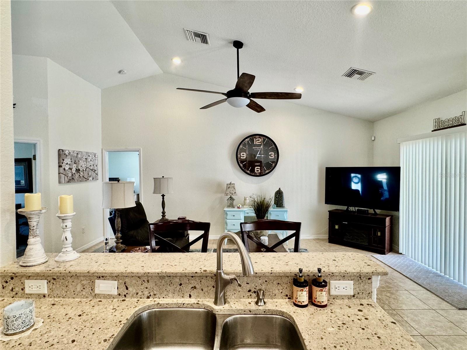 Image 17 of 79 For 13150 Don Loop