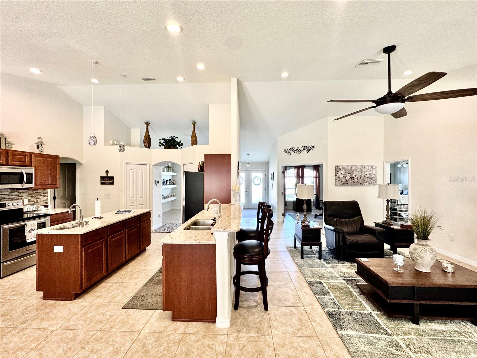 Image 18 of 79 For 13150 Don Loop