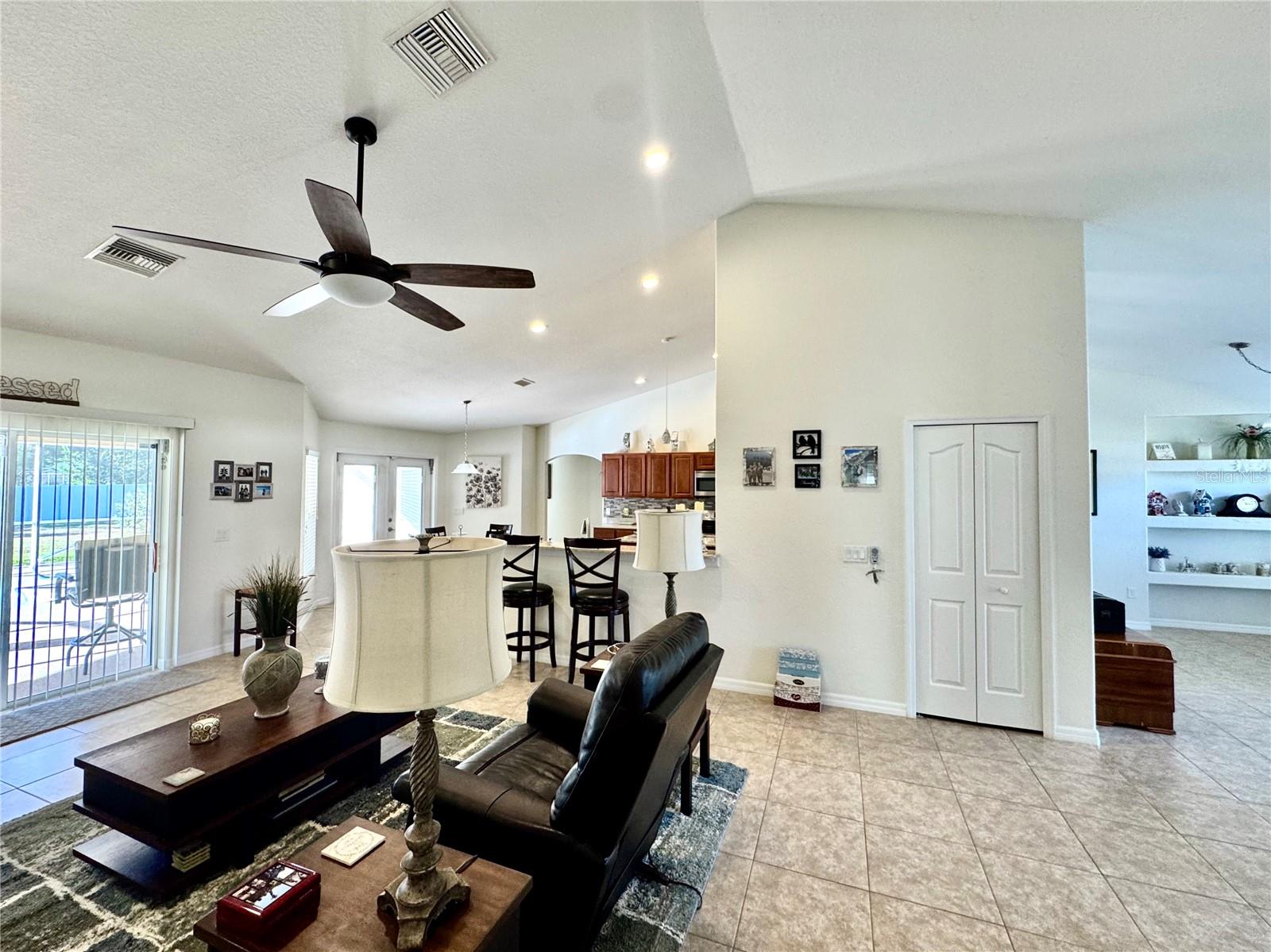 Image 19 of 79 For 13150 Don Loop