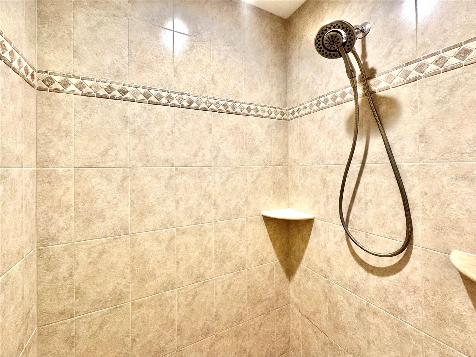 Image 27 of 79 For 13150 Don Loop