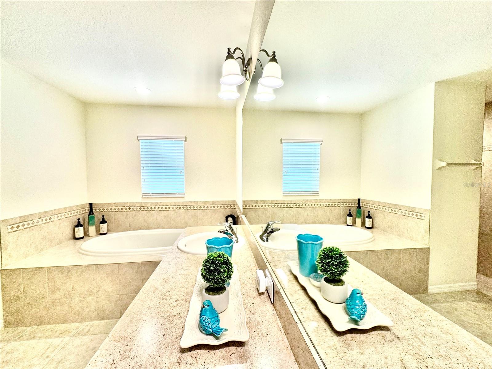 Image 28 of 79 For 13150 Don Loop