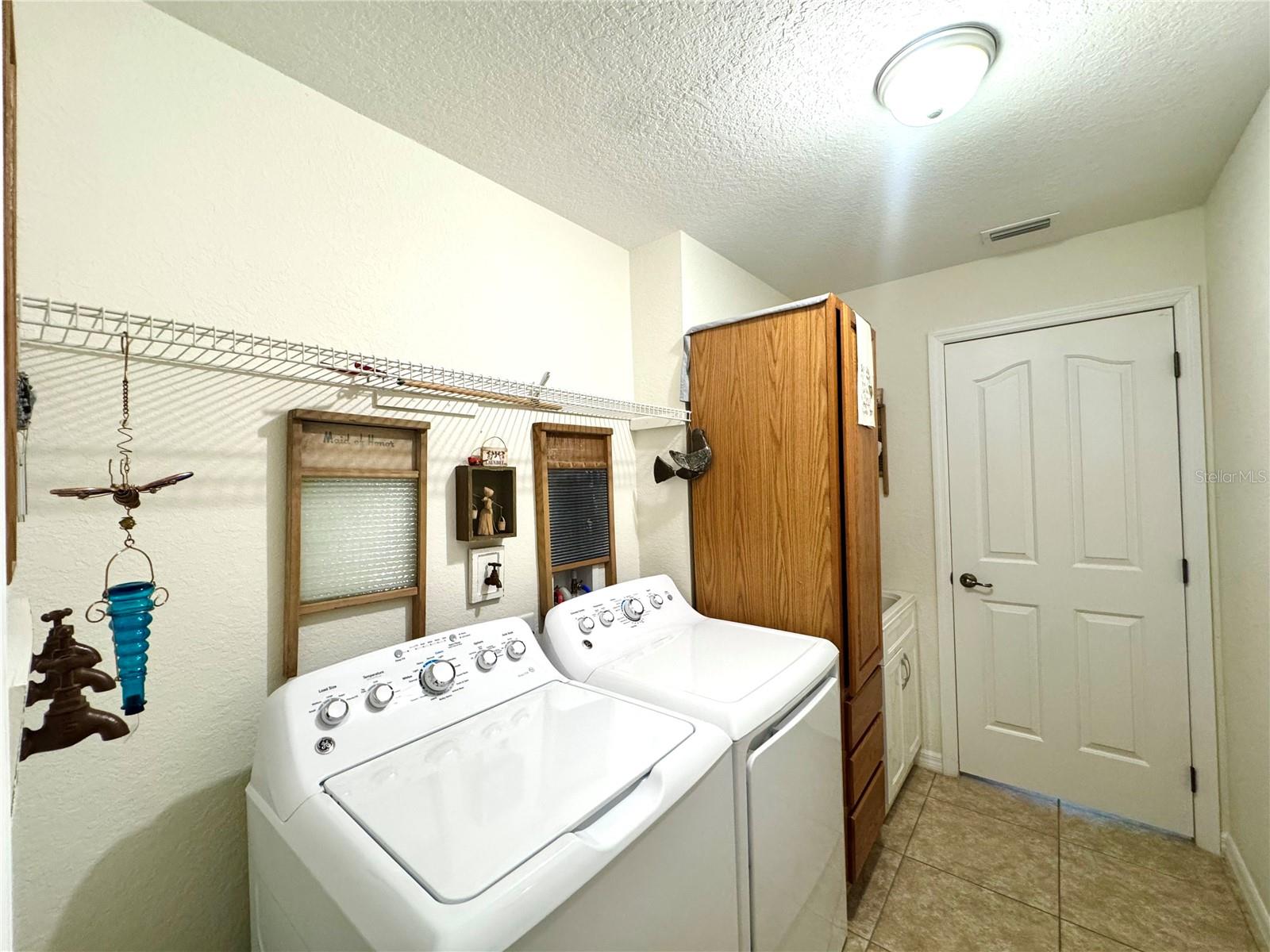 Image 31 of 79 For 13150 Don Loop