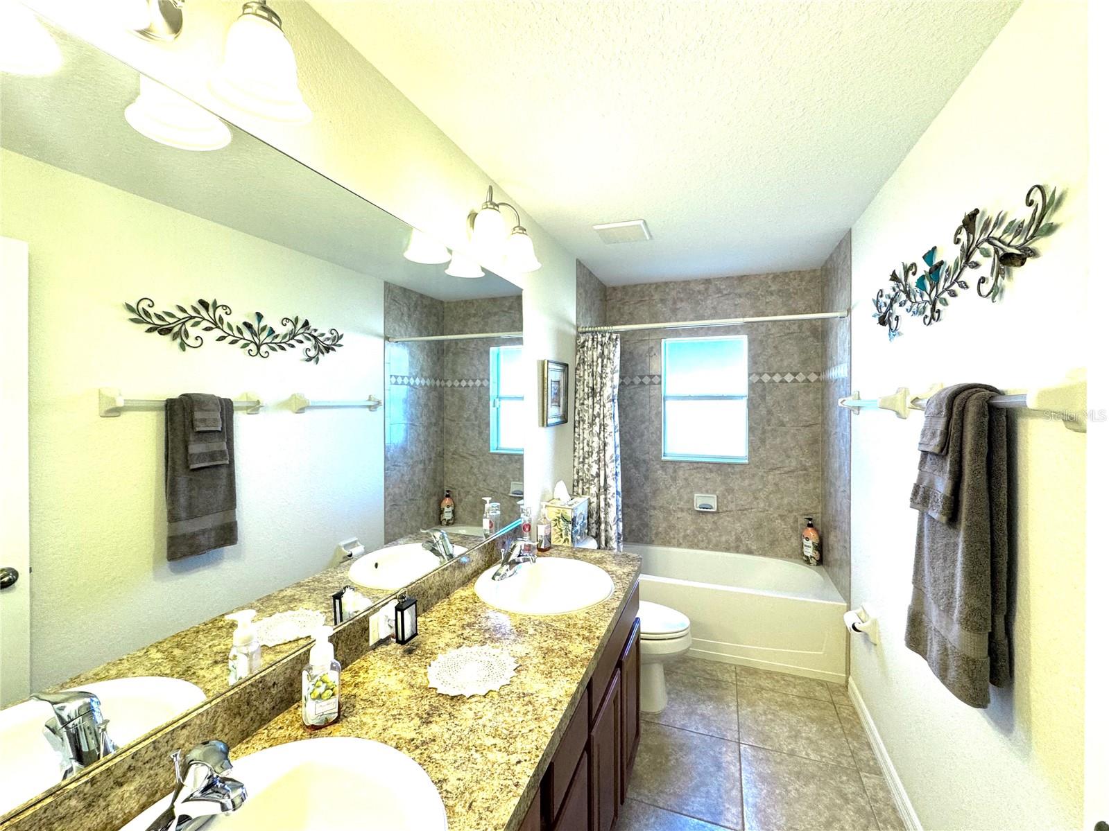 Image 35 of 79 For 13150 Don Loop