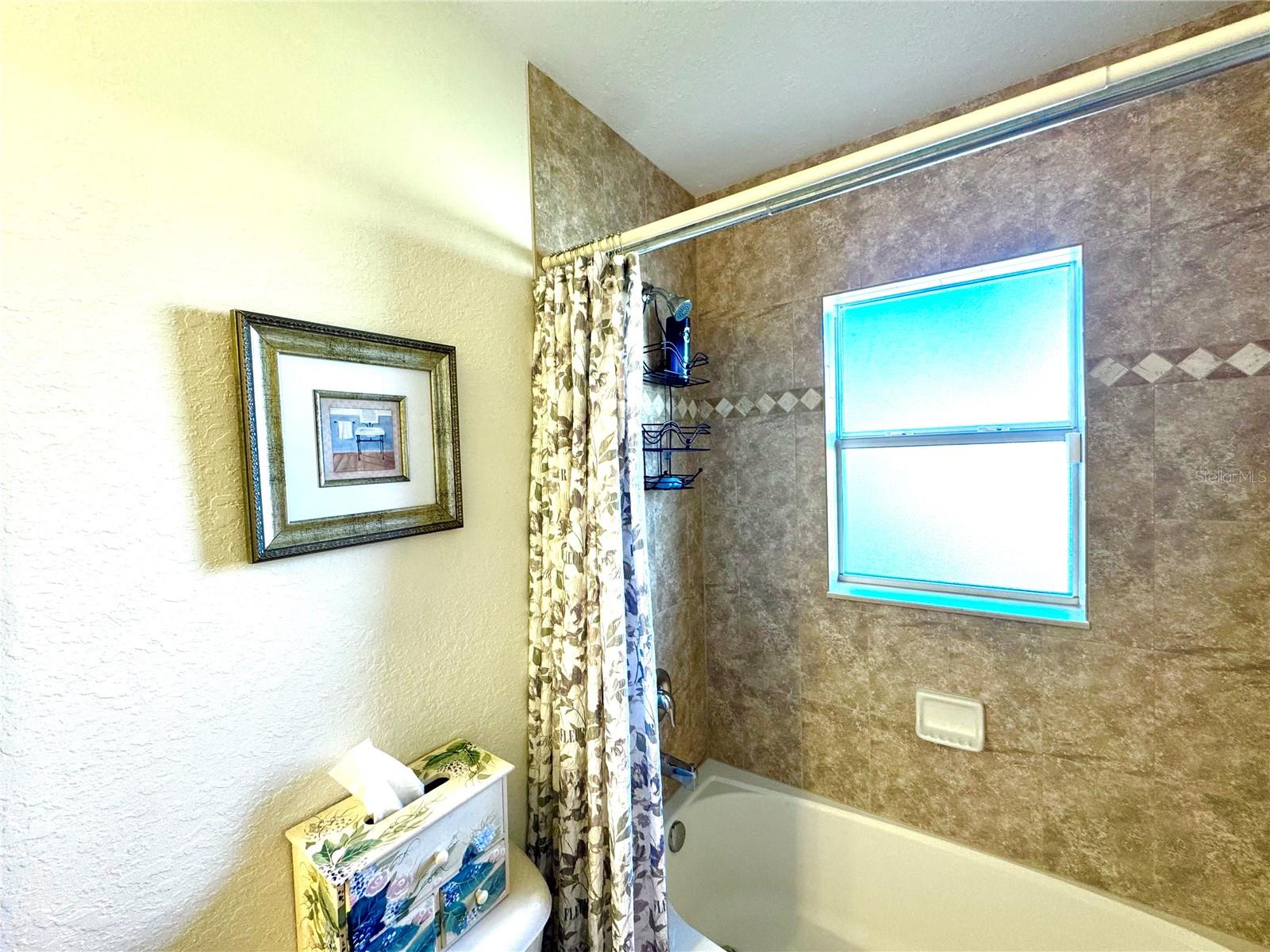 Image 36 of 79 For 13150 Don Loop