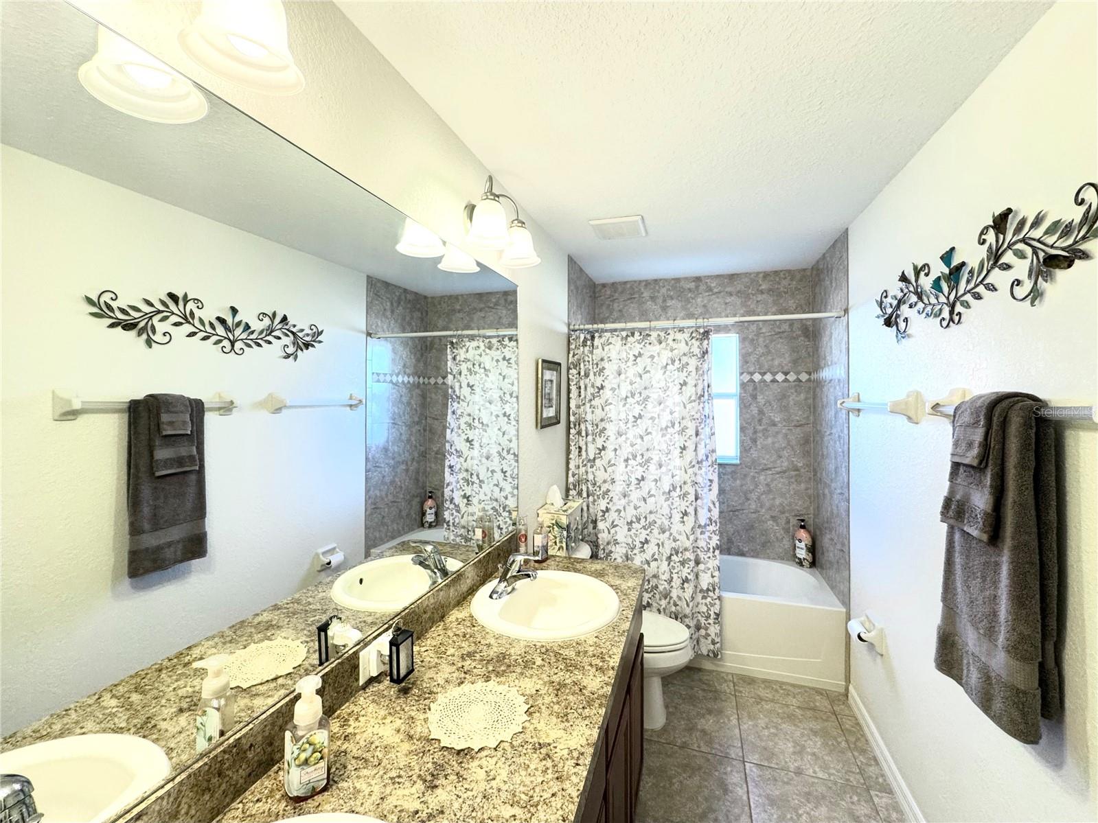 Image 39 of 79 For 13150 Don Loop