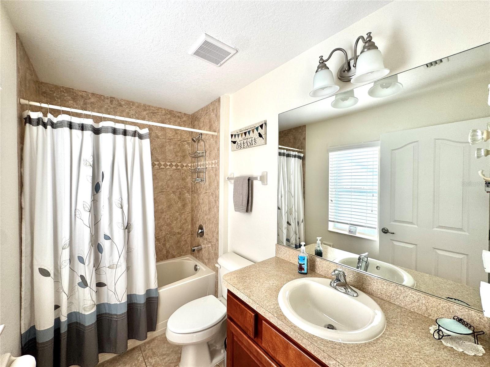 Image 47 of 79 For 13150 Don Loop