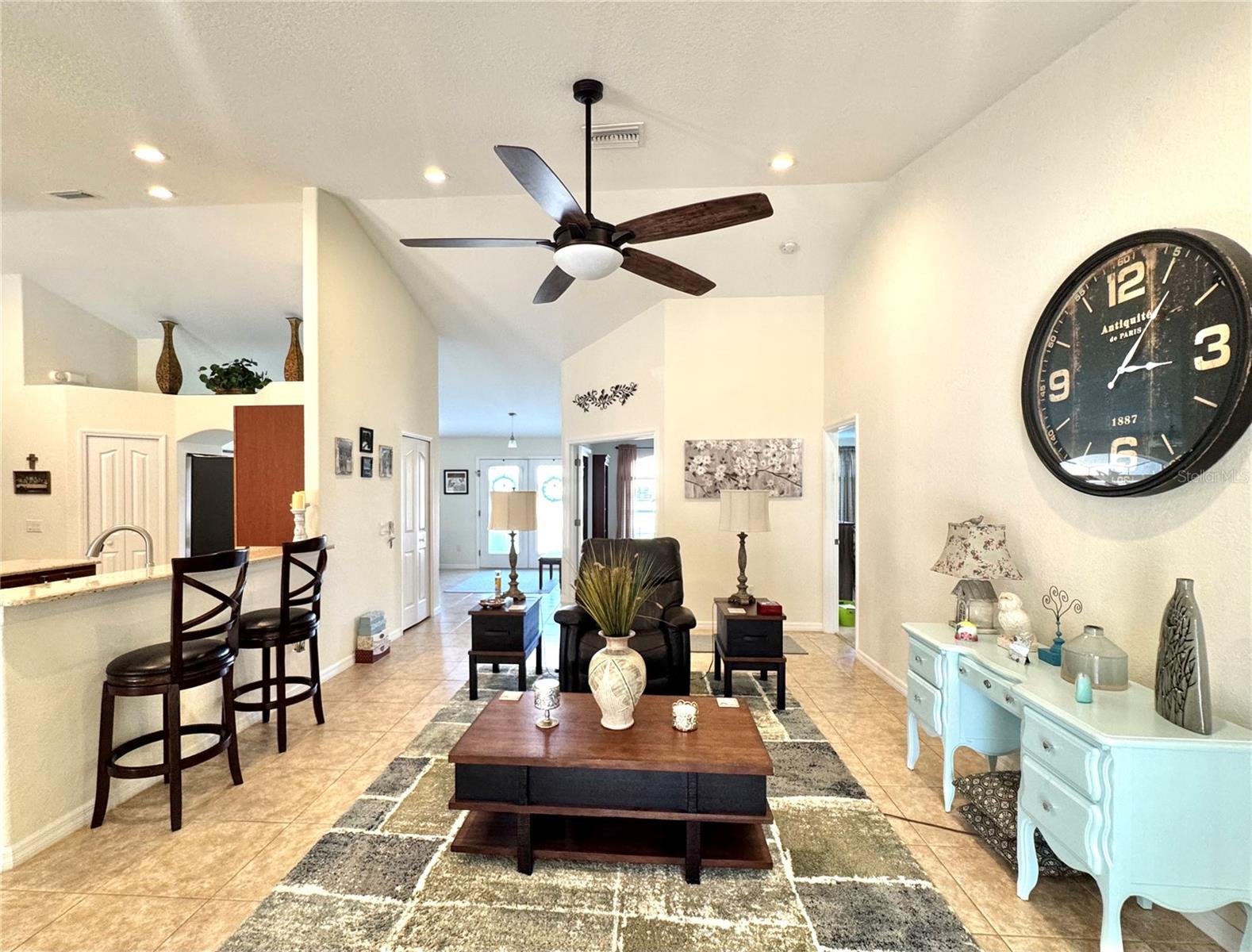 Image 9 of 79 For 13150 Don Loop