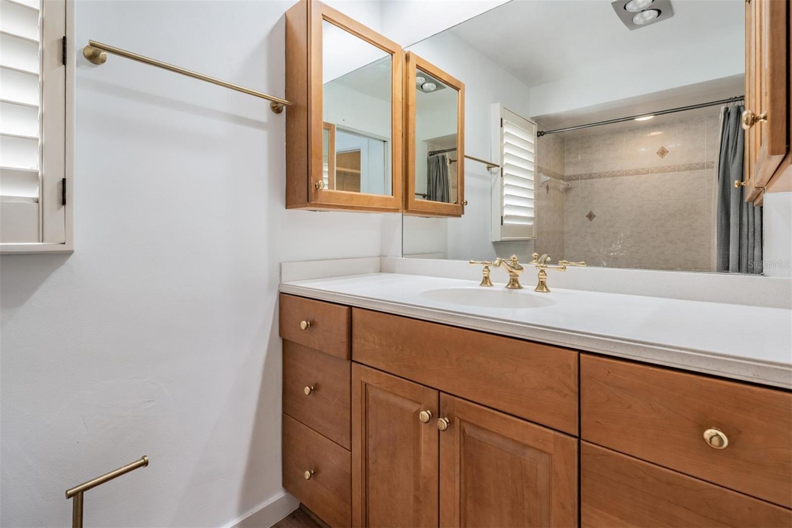 Image 15 of 50 For 7092 Shore Drive