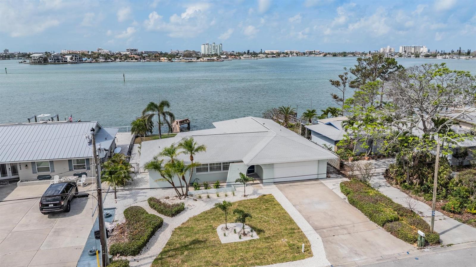 Image 6 of 50 For 7092 Shore Drive