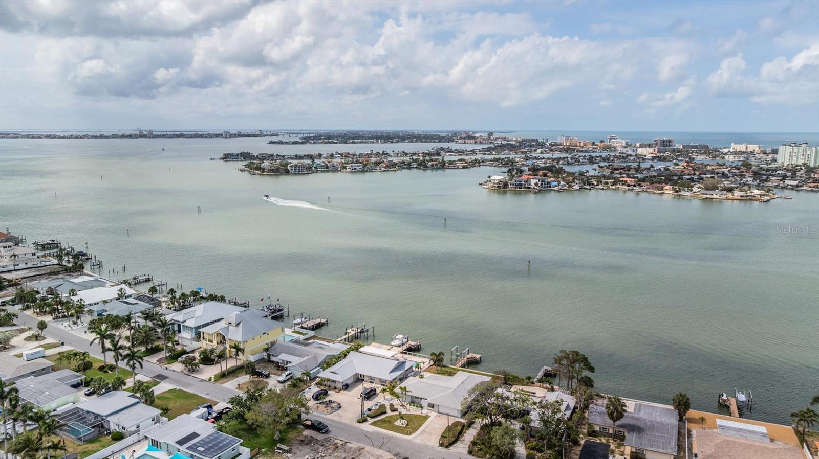 Image 8 of 50 For 7092 Shore Drive