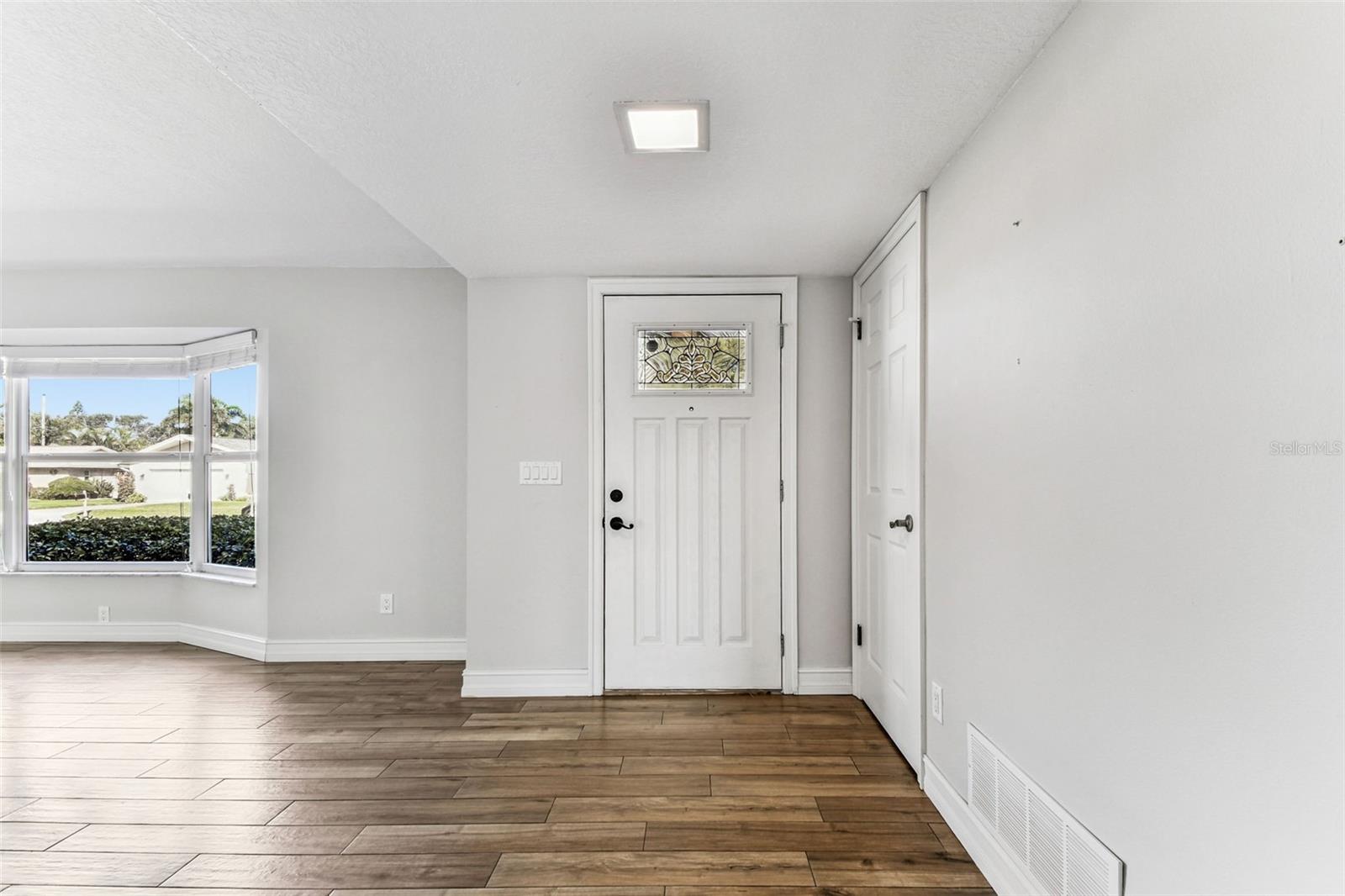 Image 11 of 91 For 13948 Brewster Drive