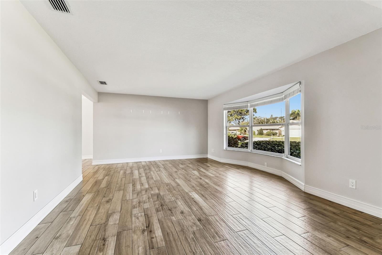 Image 12 of 91 For 13948 Brewster Drive