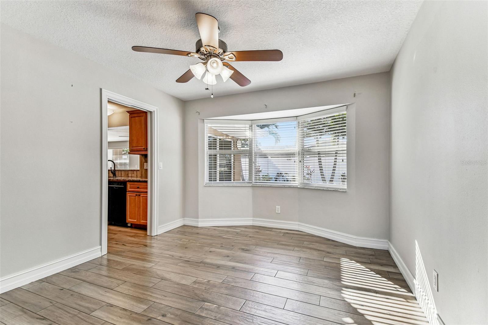 Image 17 of 91 For 13948 Brewster Drive