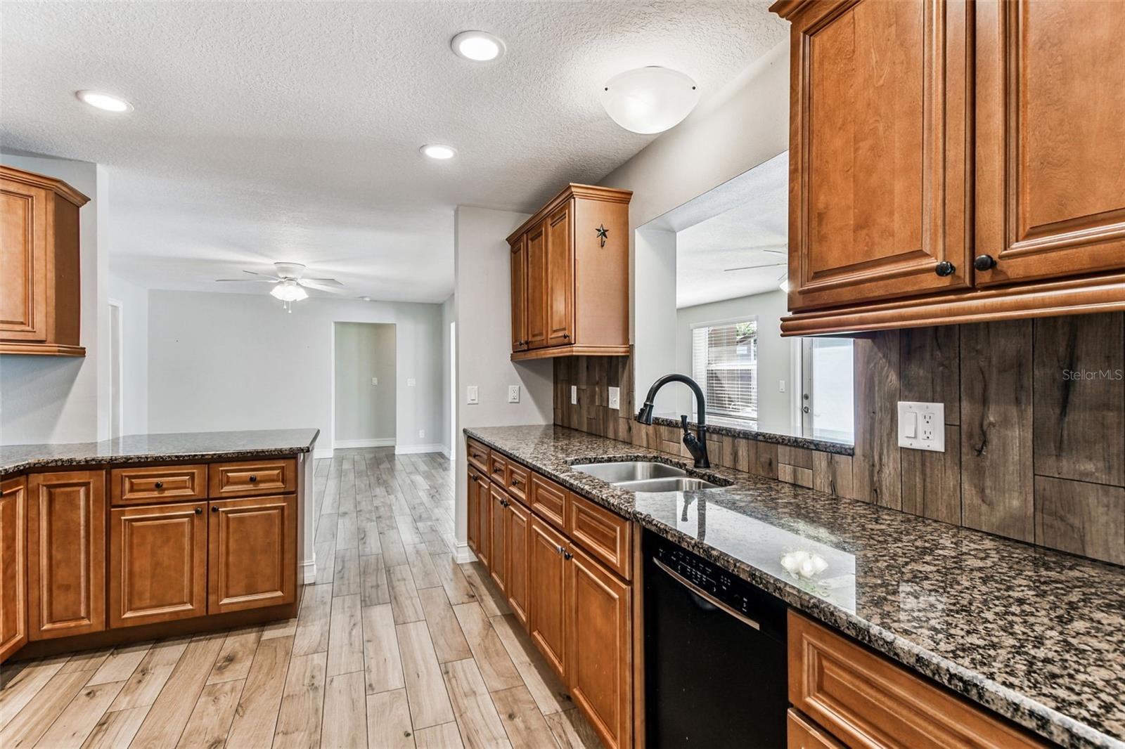 Image 21 of 91 For 13948 Brewster Drive