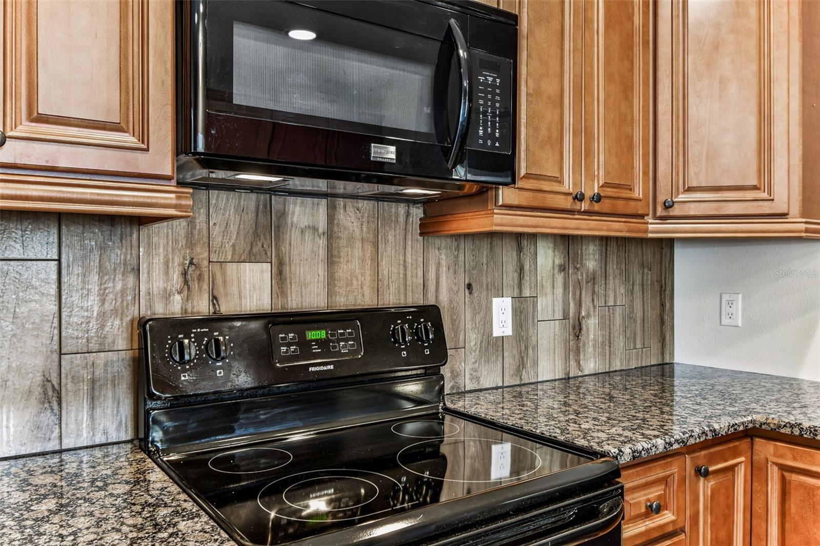 Image 24 of 91 For 13948 Brewster Drive