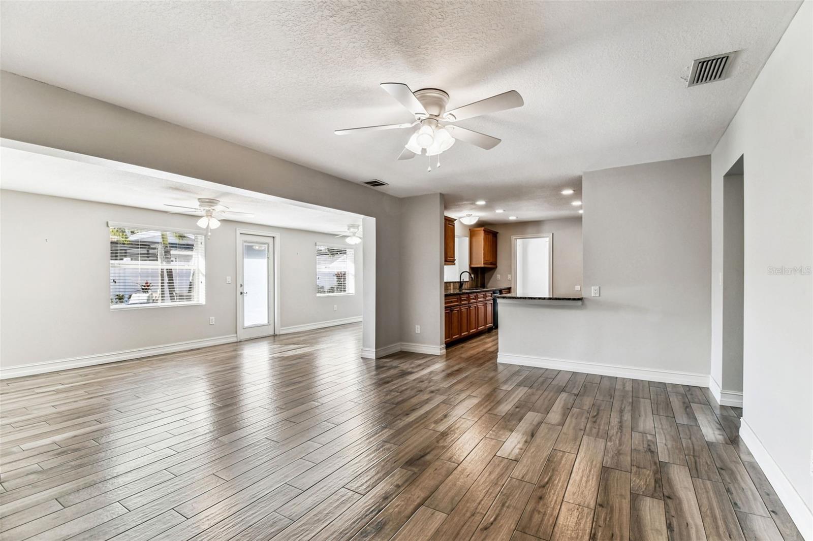 Image 31 of 91 For 13948 Brewster Drive