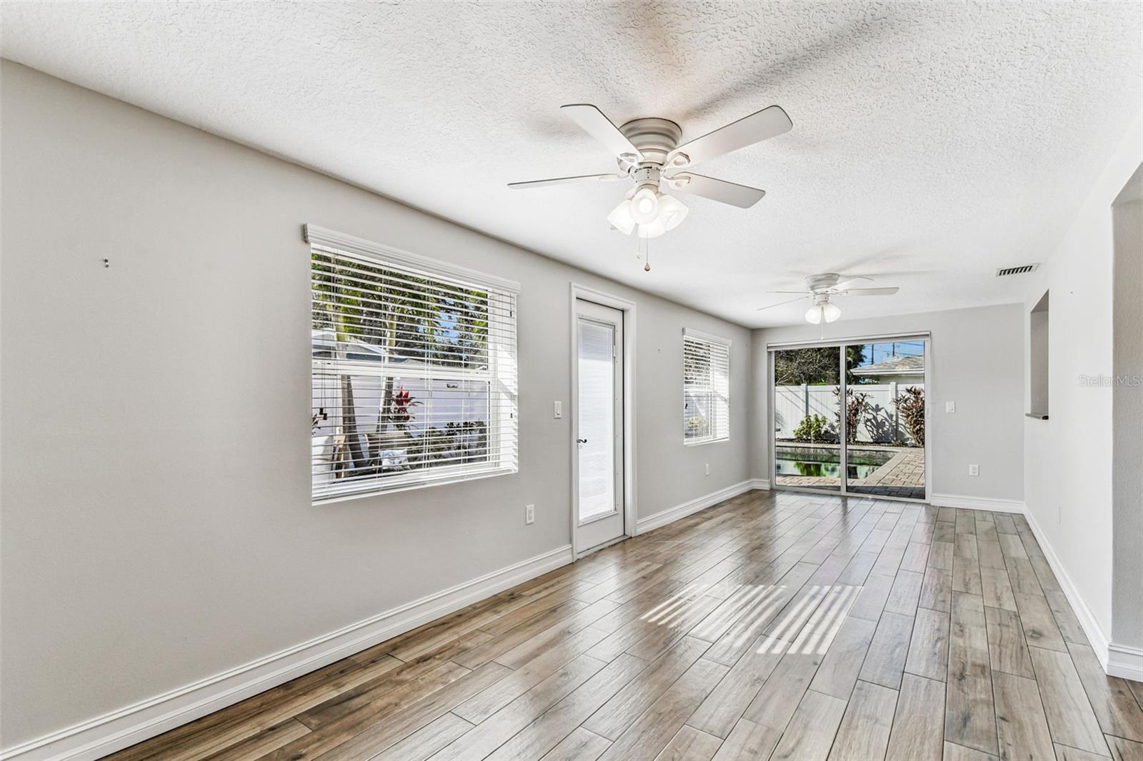 Image 32 of 91 For 13948 Brewster Drive