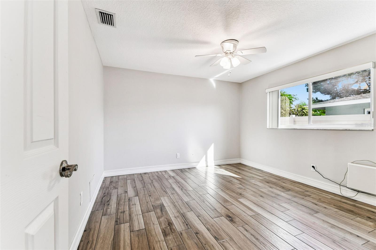 Image 47 of 91 For 13948 Brewster Drive