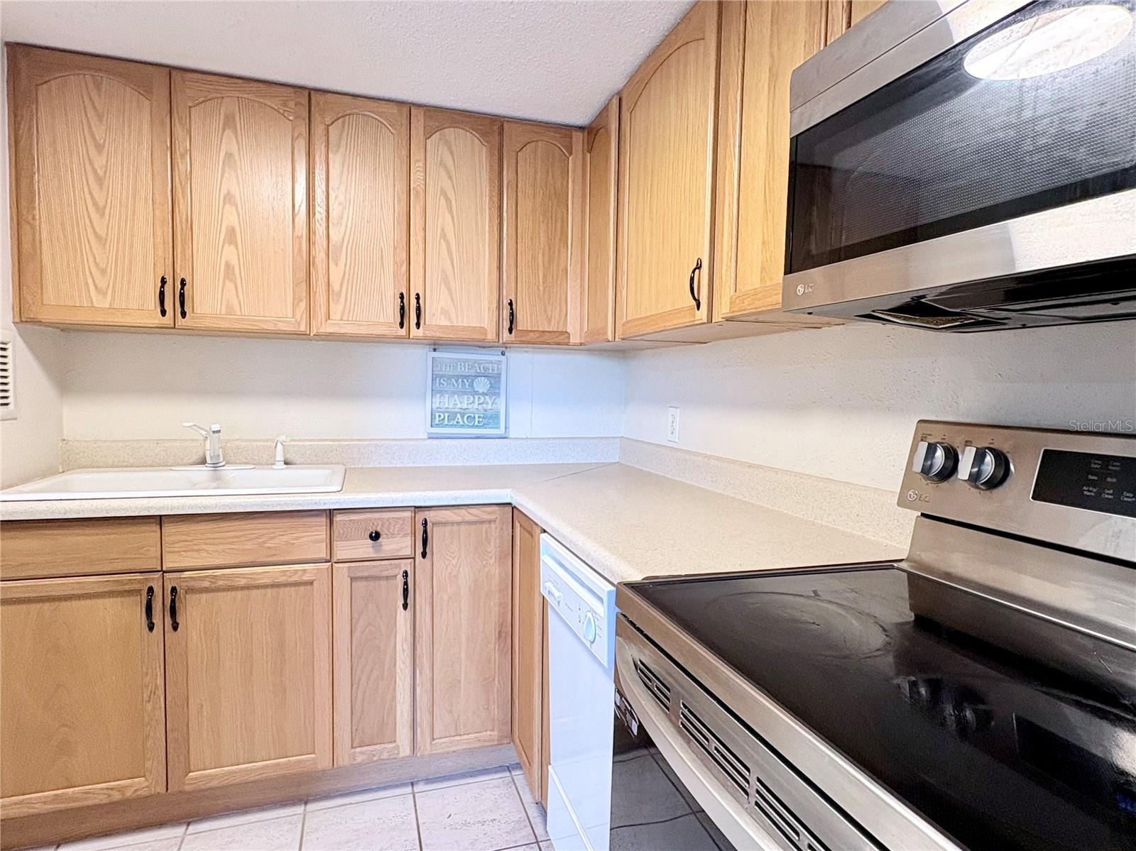 Image 8 of 37 For 880 Mandalay Avenue S214