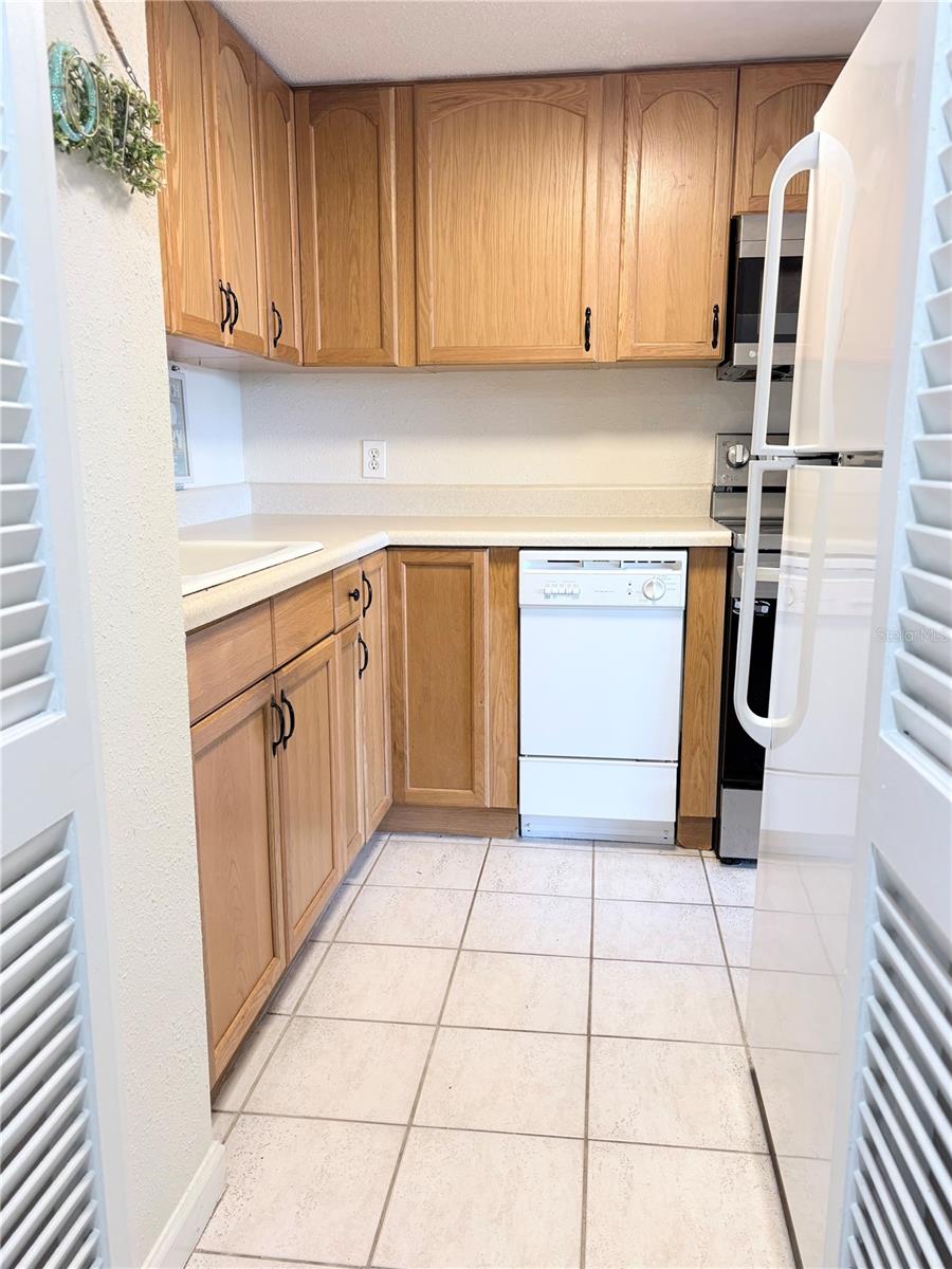 Image 9 of 37 For 880 Mandalay Avenue S214