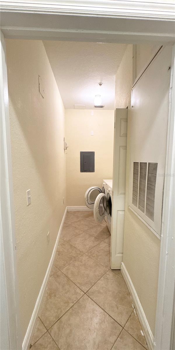 Image 10 of 34 For 2713 Via Murano  219