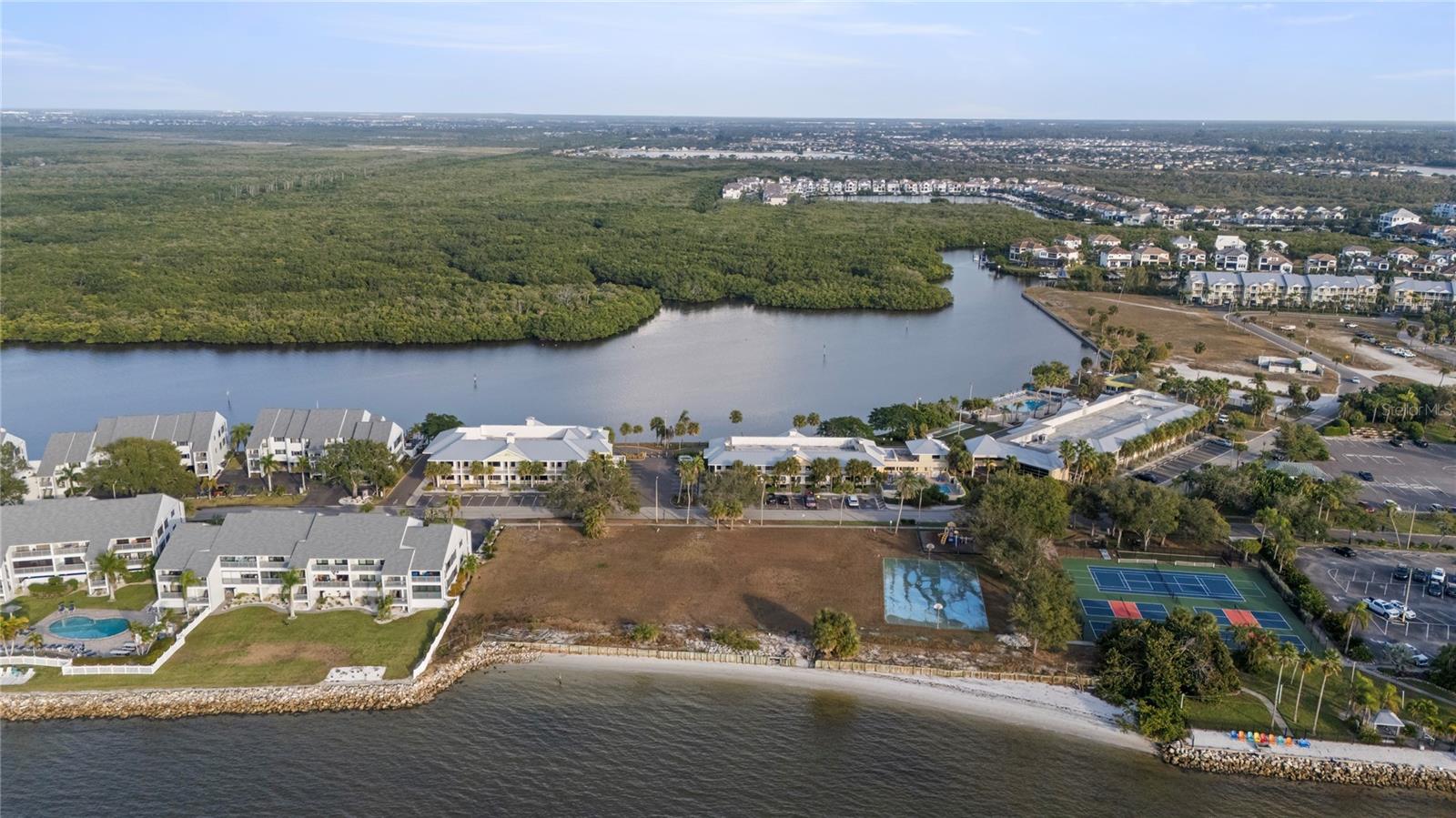 Image 43 of 54 For 611 Destiny Dr 310