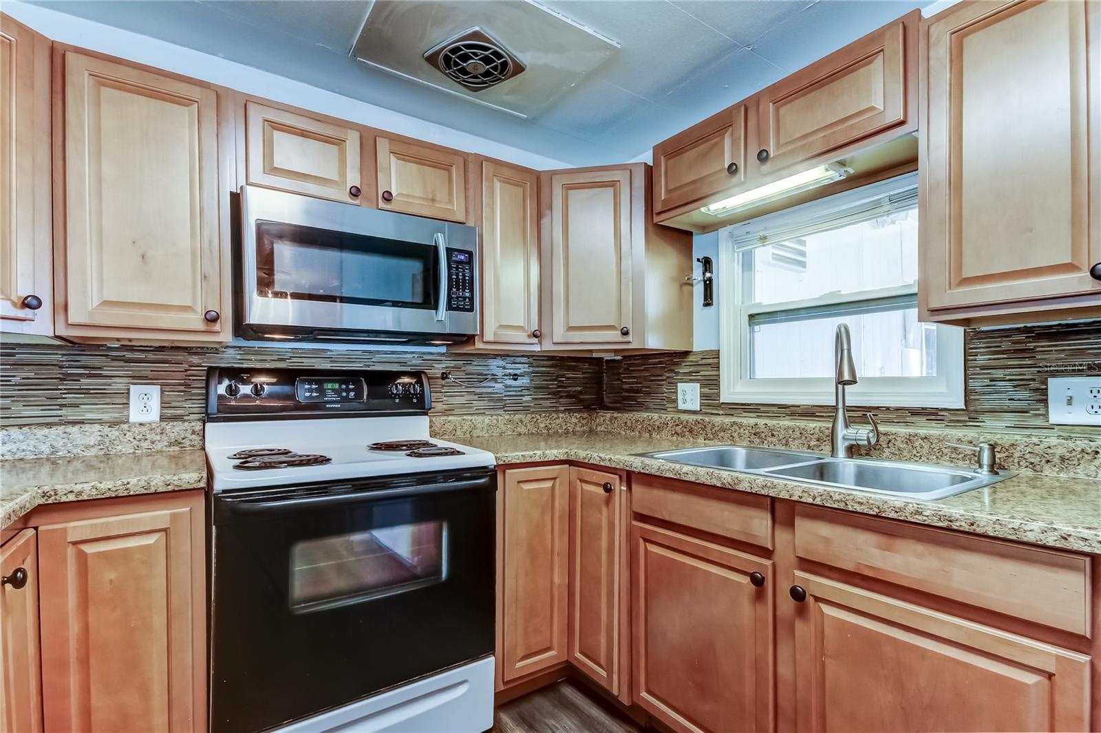 Listing photo id 14 for 7 Drury Lane