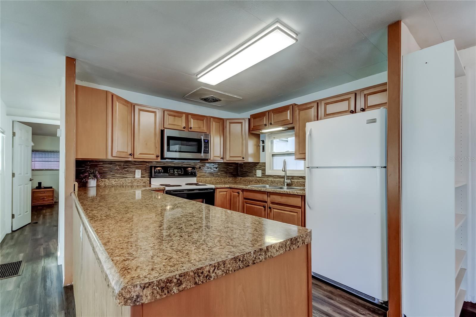 Listing photo id 0 for 7 Drury Lane