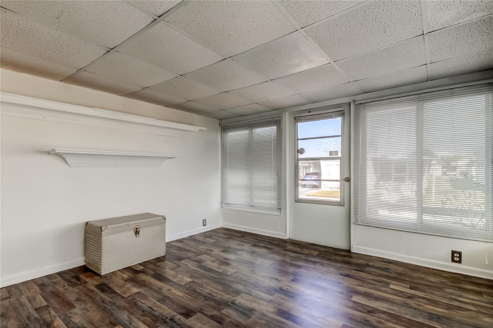 Listing photo id 25 for 7 Drury Lane