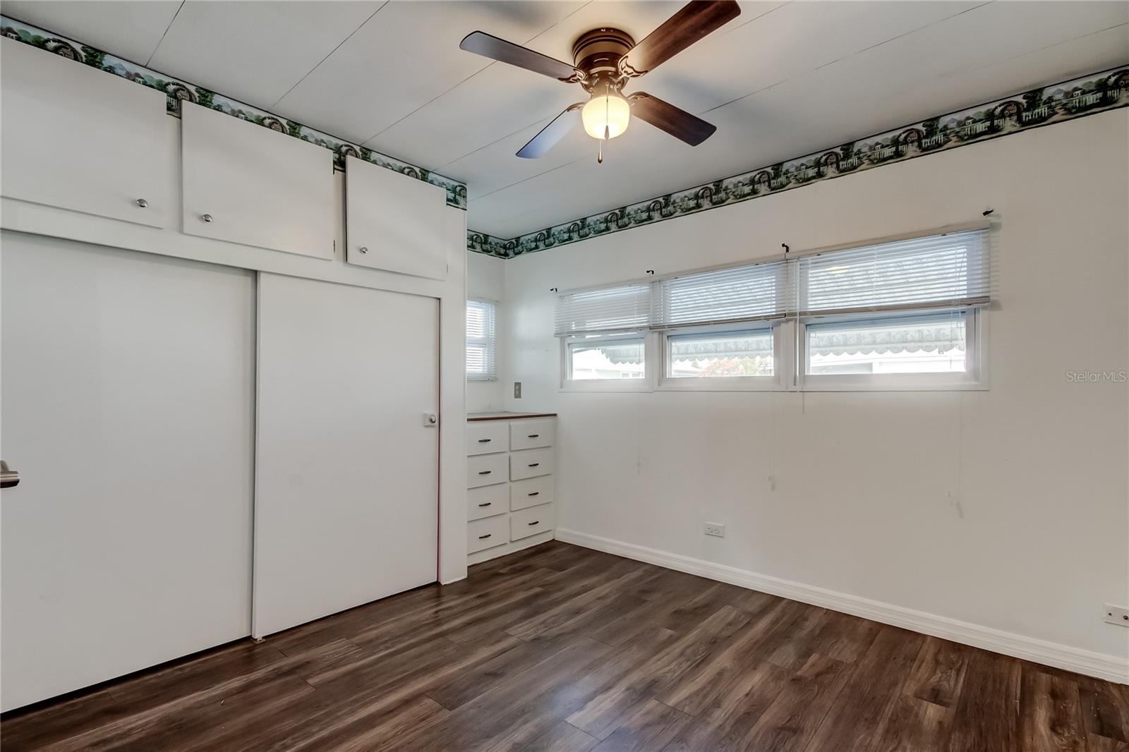 Listing photo id 27 for 7 Drury Lane