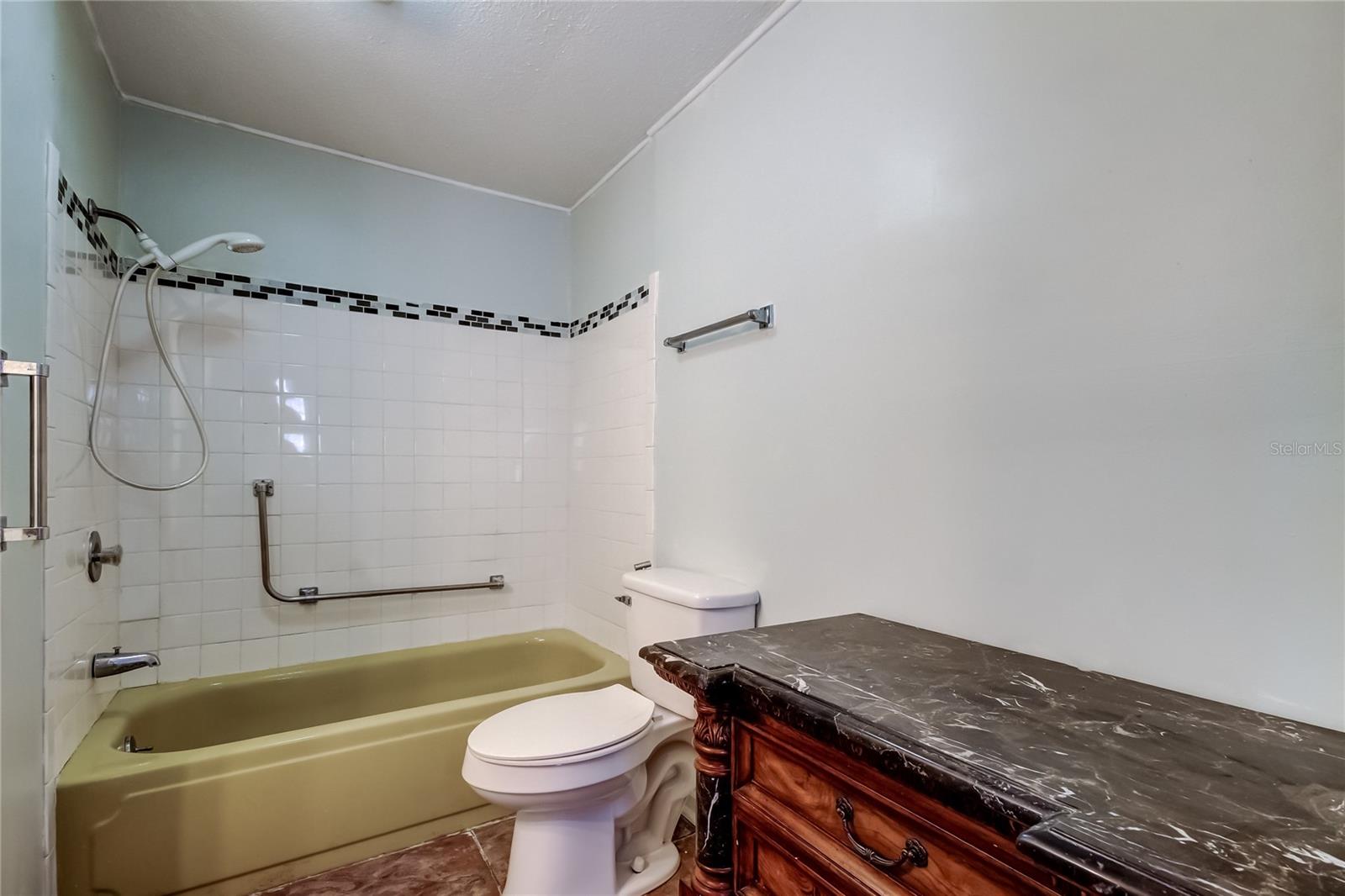 Listing photo id 36 for 7 Drury Lane
