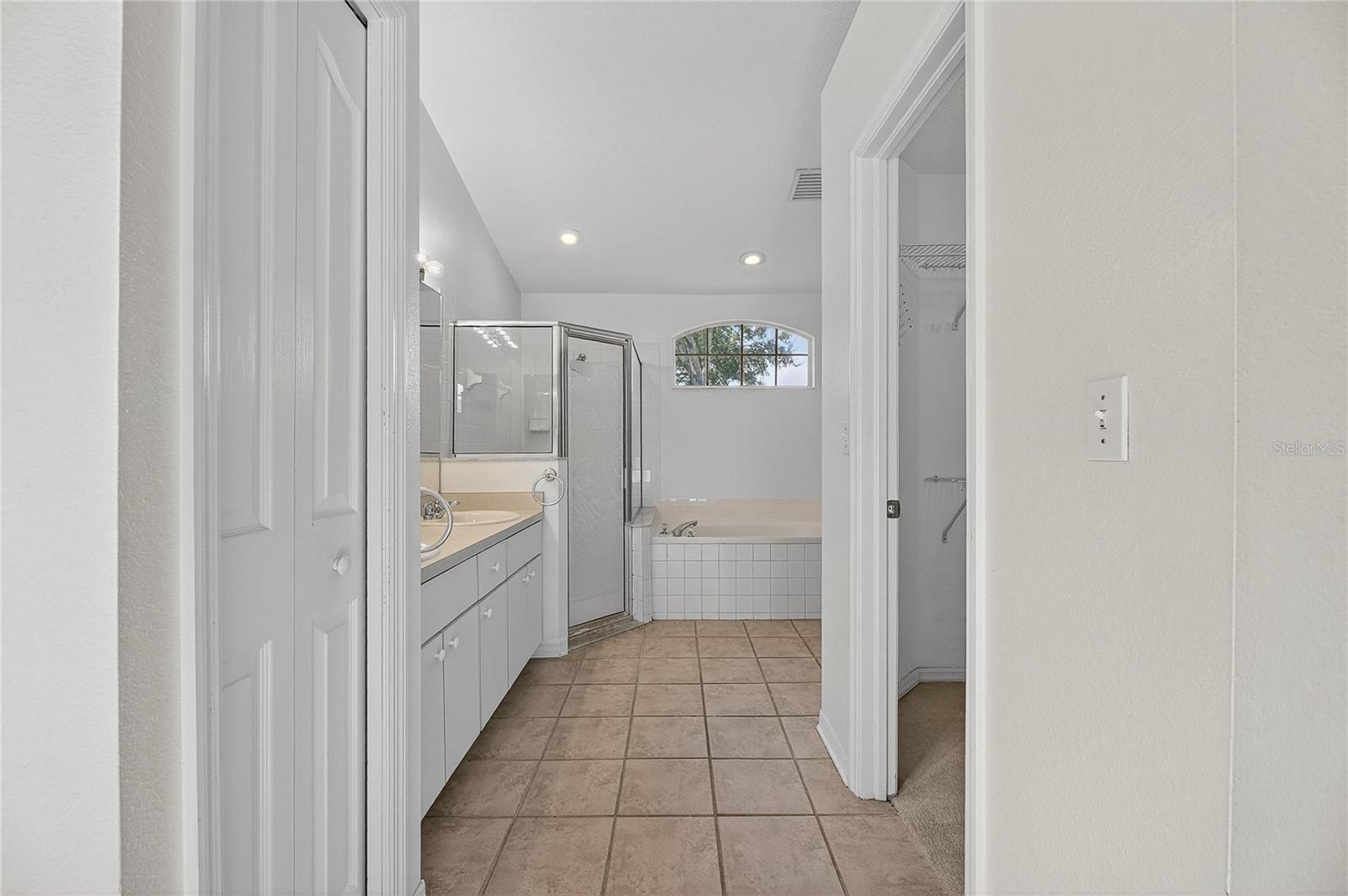 Image 14 of 87 For 16604 Lake Heather Drive