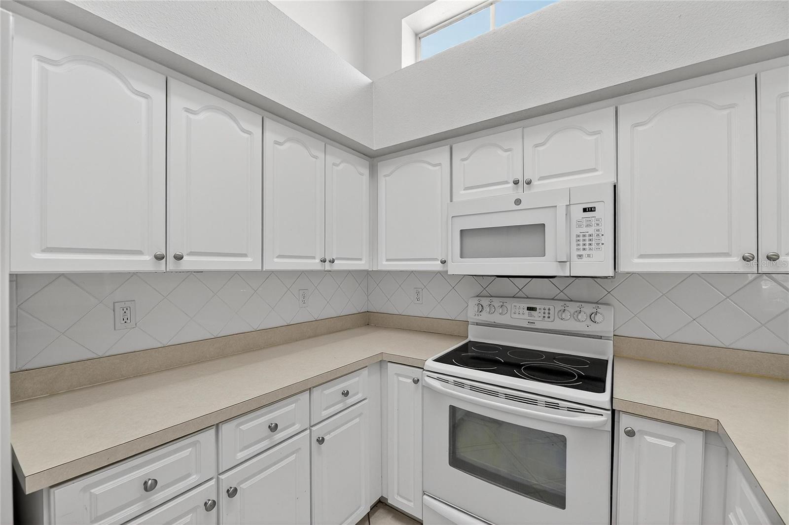 Image 26 of 87 For 16604 Lake Heather Drive