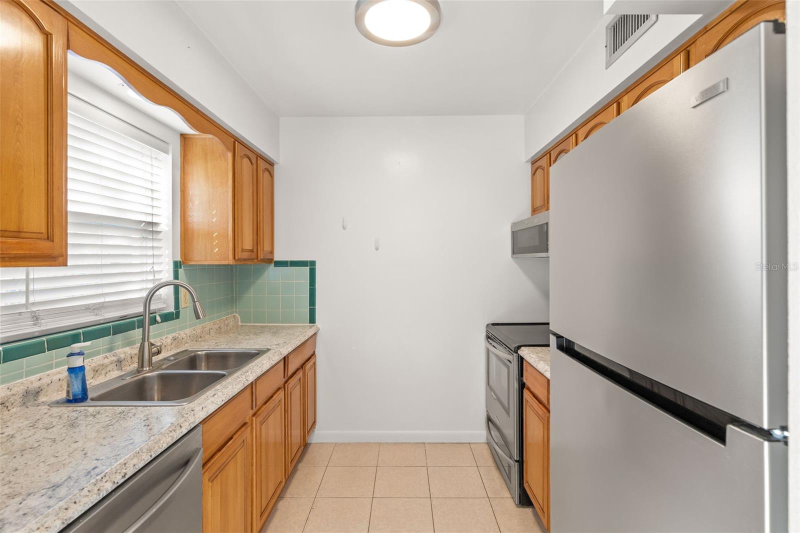 Image 11 of 30 For 885 James Street