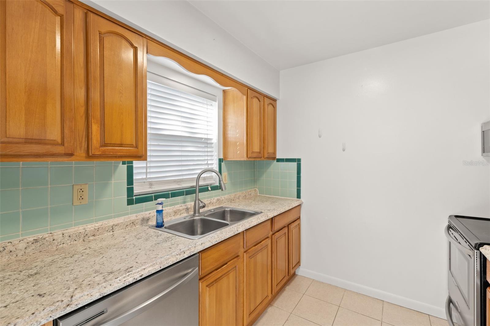 Image 12 of 30 For 885 James Street