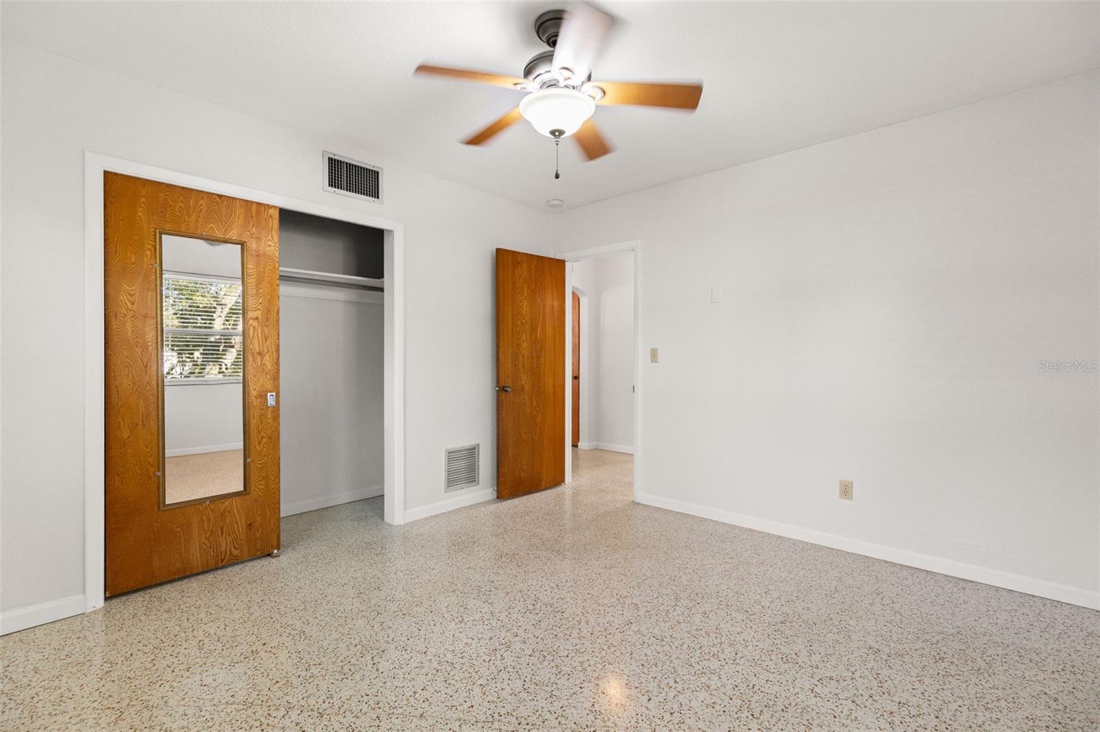 Image 15 of 30 For 885 James Street