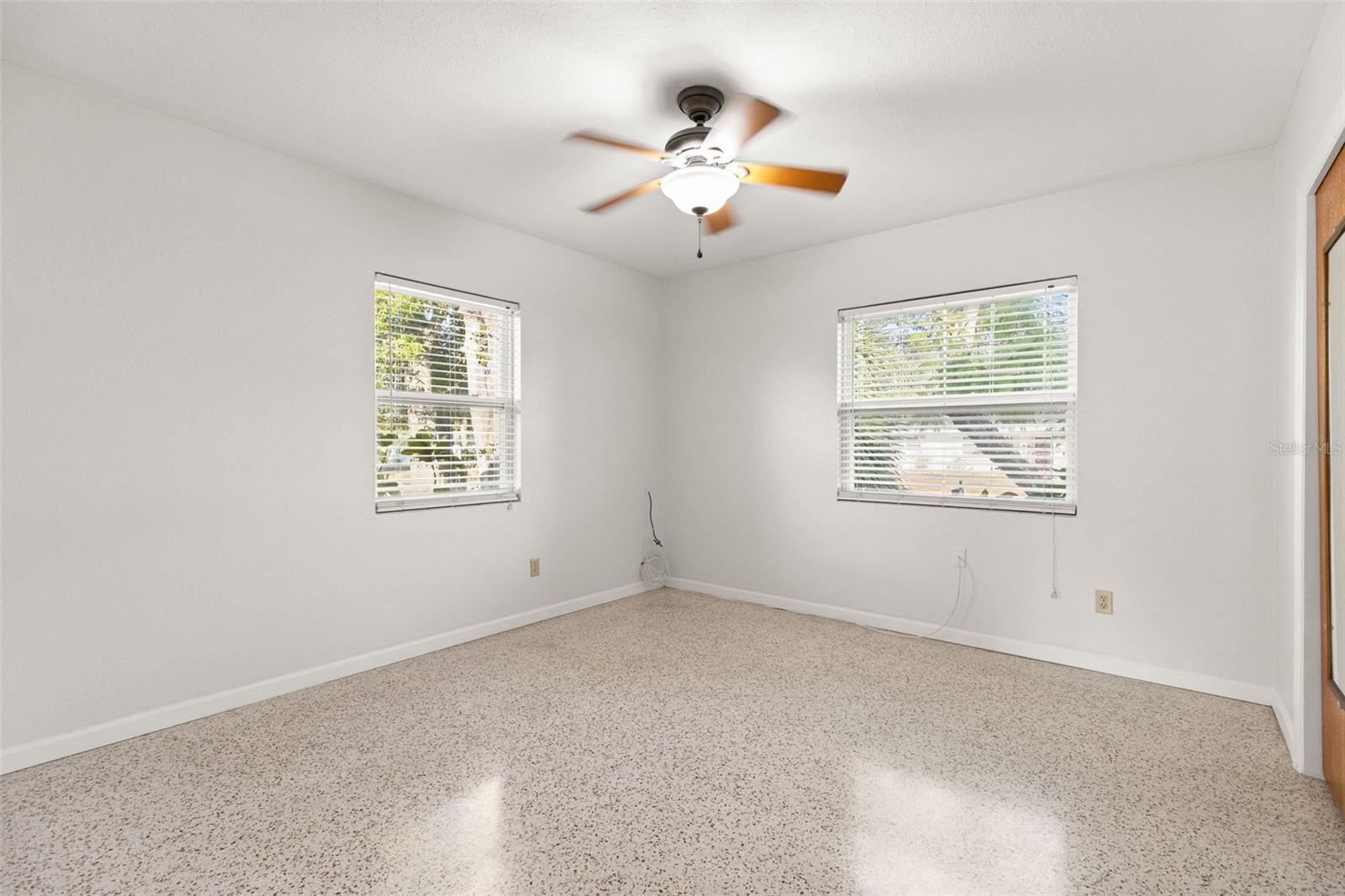 Image 16 of 30 For 885 James Street