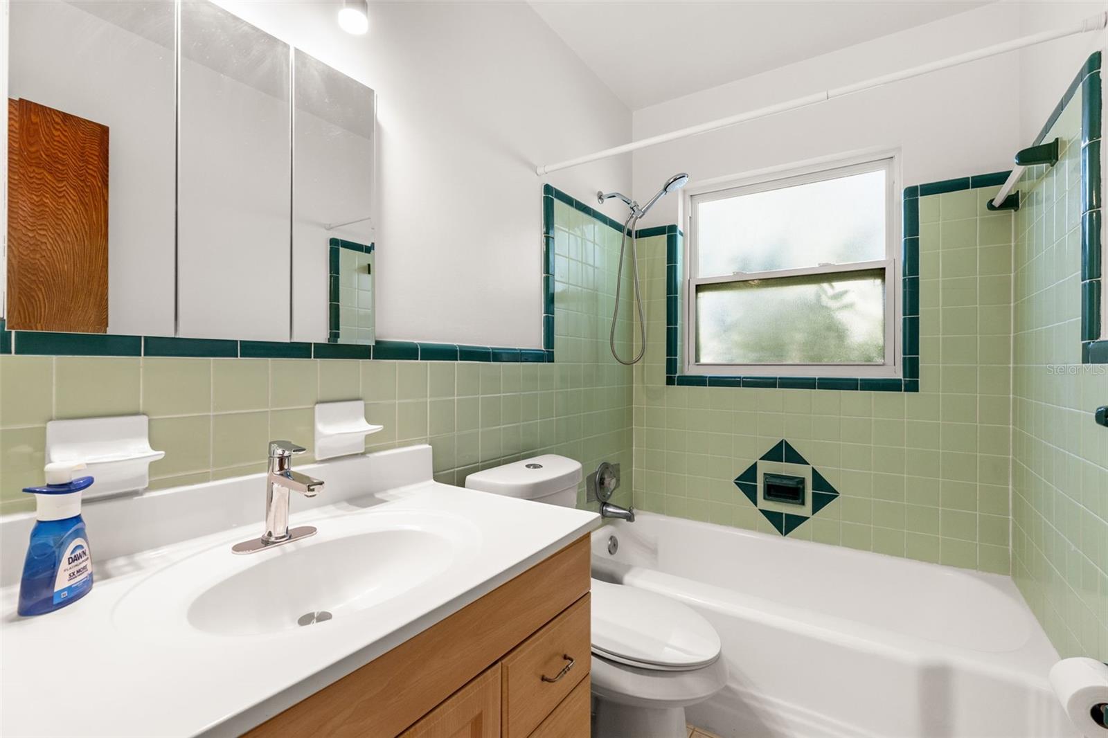 Image 19 of 30 For 885 James Street