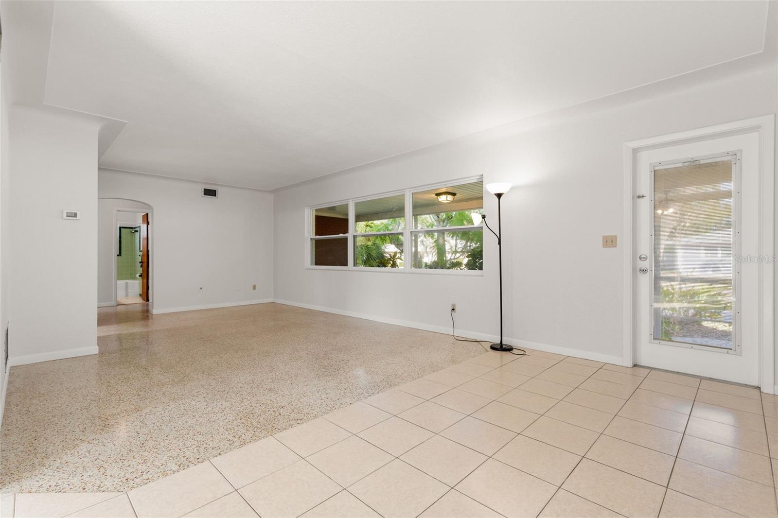 Image 5 of 30 For 885 James Street