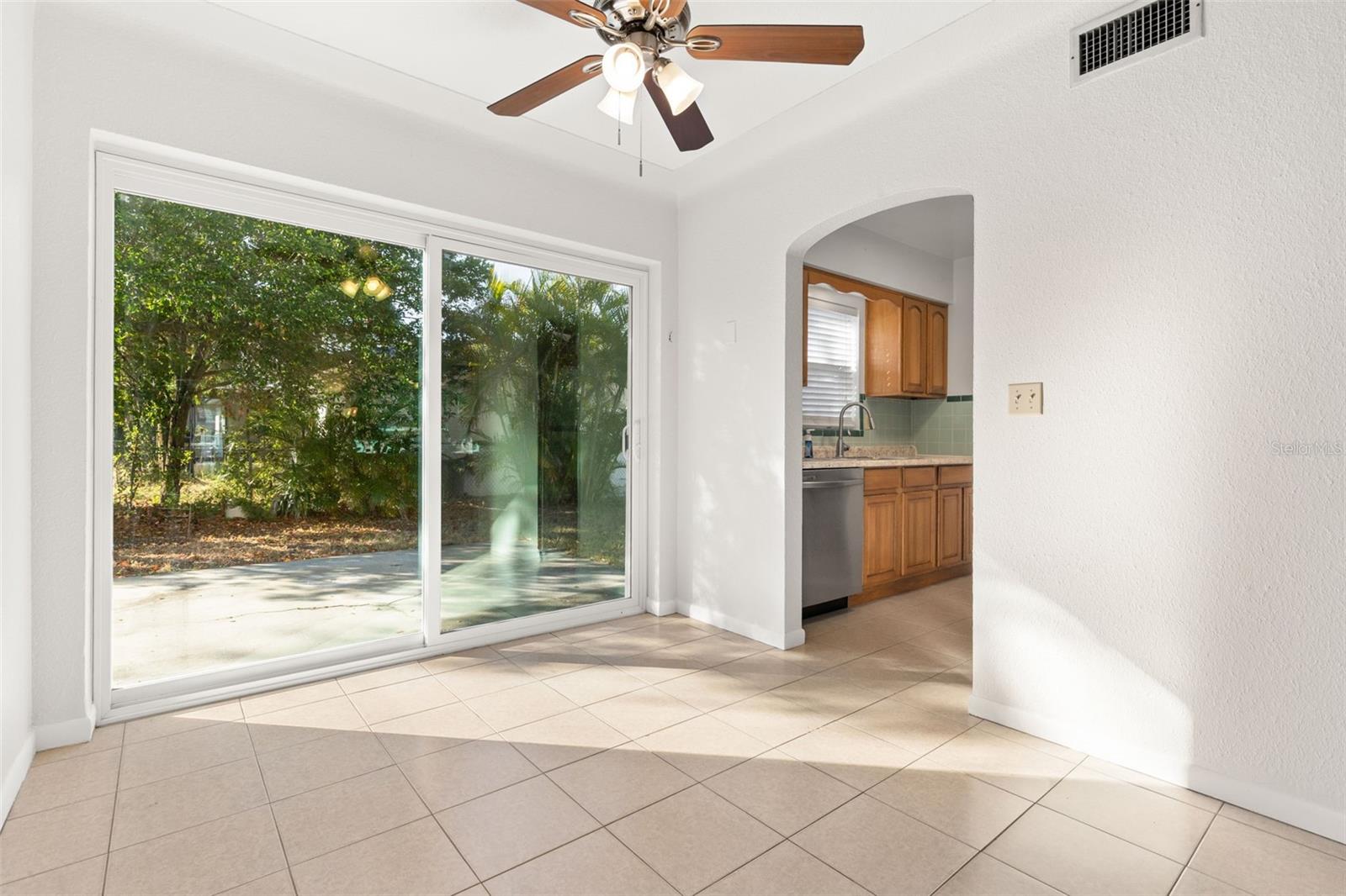 Image 6 of 30 For 885 James Street