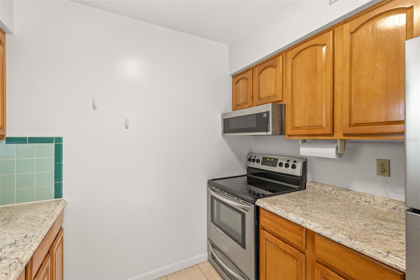 Image 8 of 30 For 885 James Street